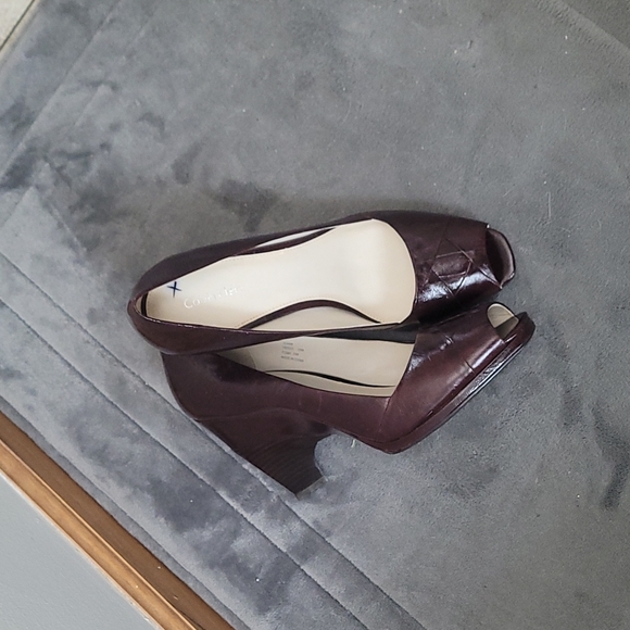 Shoes - Picture 2 of 4